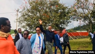 Prezida  Paul Kagame yasuye Abasenyewe n’ibiza byatewe n’invura