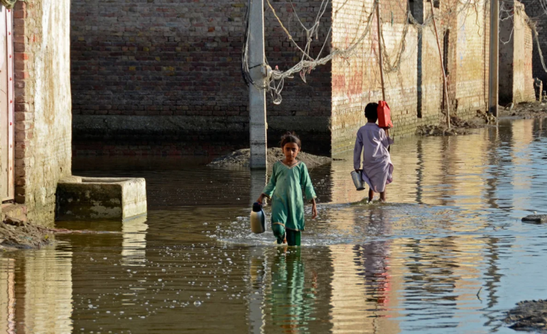 Pakistan: Abana BAgera Kuri Miliyoni 4 Bugarijwe n’Ikibazo Gikomeye Cyo Kubura Amazi Meza