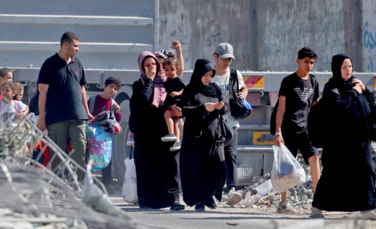 Abasivili Bari Guhunga Bava mu Majyaruguru ya Gaza Berekera mu Majyepfo Nkuko Israeli Yabitegetse