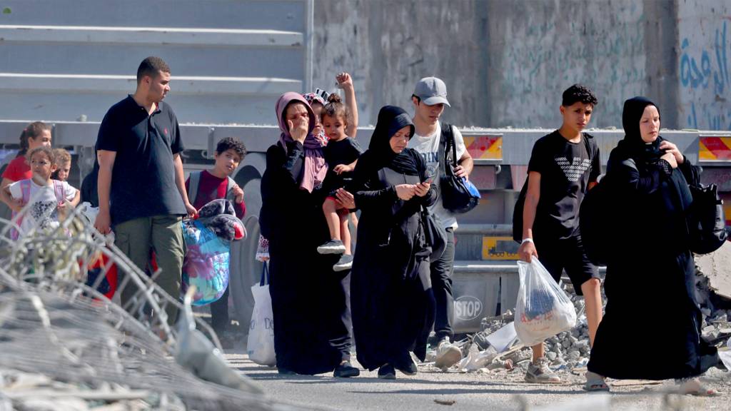 Abasivili Bari Guhunga Bava mu Majyaruguru ya Gaza Berekera mu Majyepfo Nkuko Israeli Yabitegetse